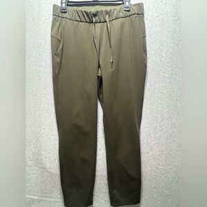 Lululemon On the Fly 7/8 Pants -Size 8 a Dark Green